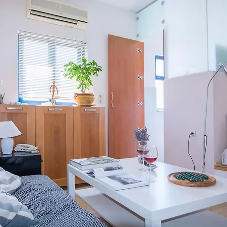 アパート Chic Loft With Roof Garden And Panoramic View カラマタ