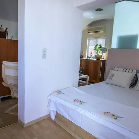 アパート Chic Loft With Roof Garden And Panoramic View カラマタ