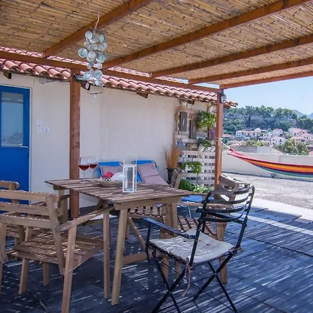 アパート Chic Loft With Roof Garden And Panoramic View カラマタ