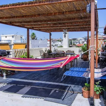 アパート Chic Loft With Roof Garden And Panoramic View カラマタ